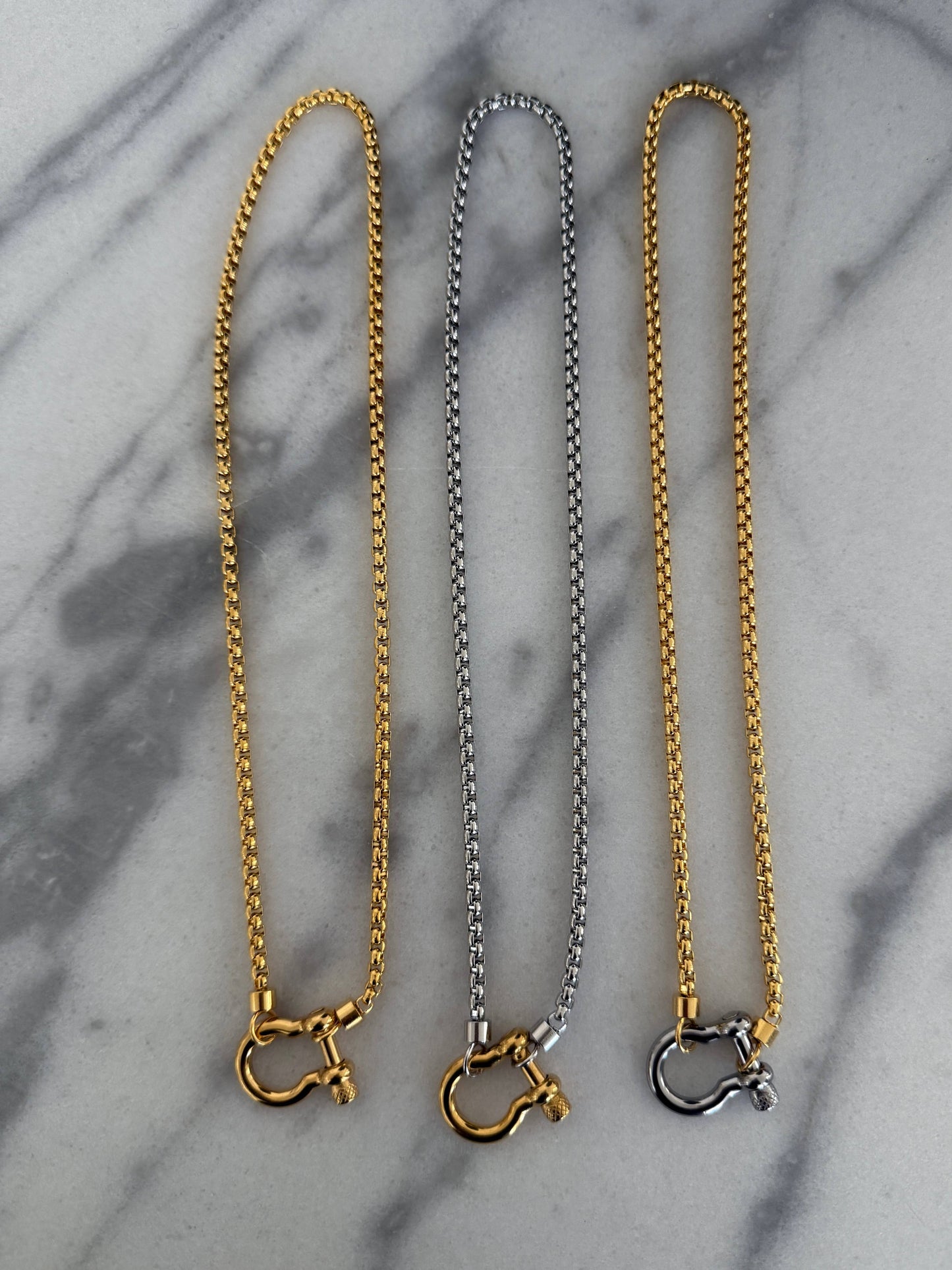 LOCKET NECKLACE : SILVER NECKLACE WITH GOLD PENDANT