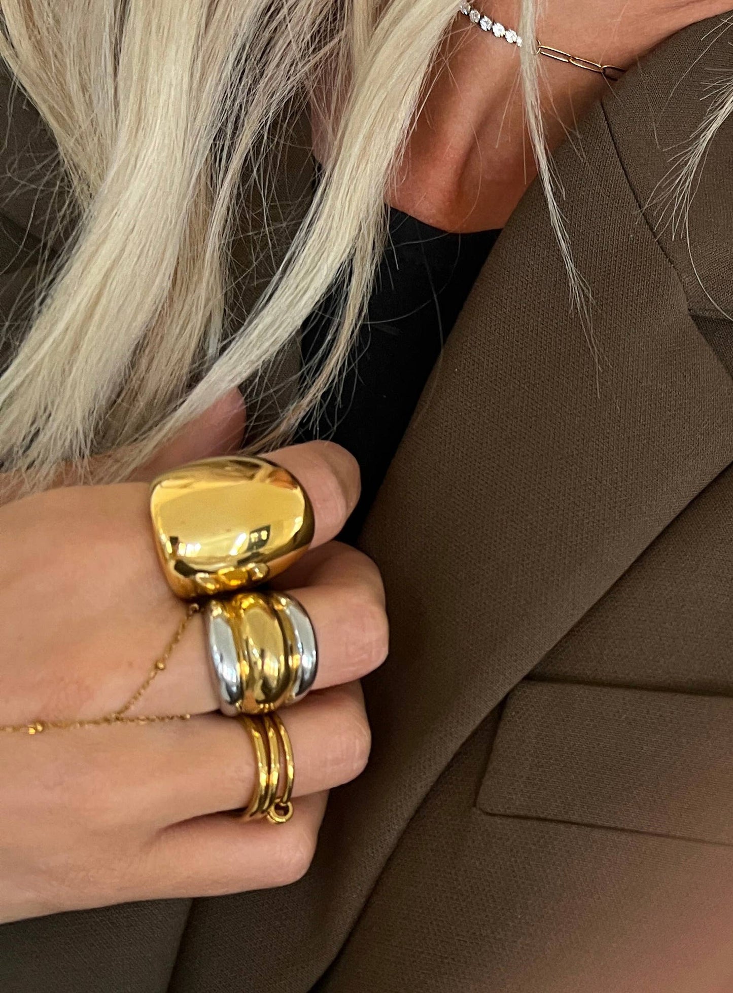 THE CLARA RING : 7