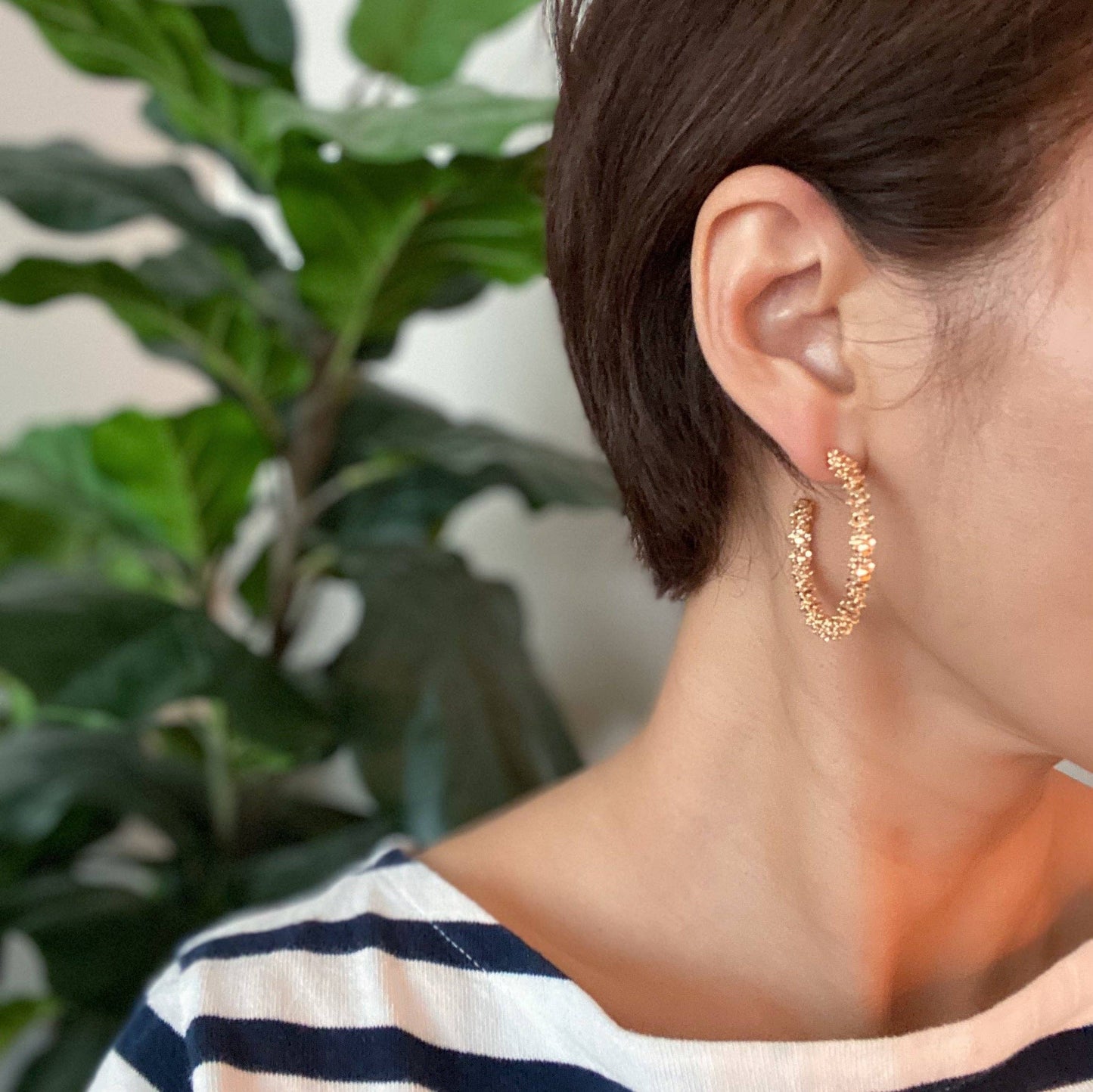 Golden Pebbles Hoop Earrings: Gold