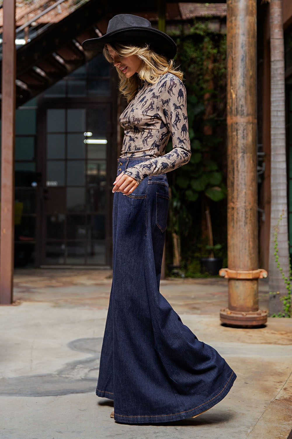 Mesh Horse Graphic Mock Neck Top