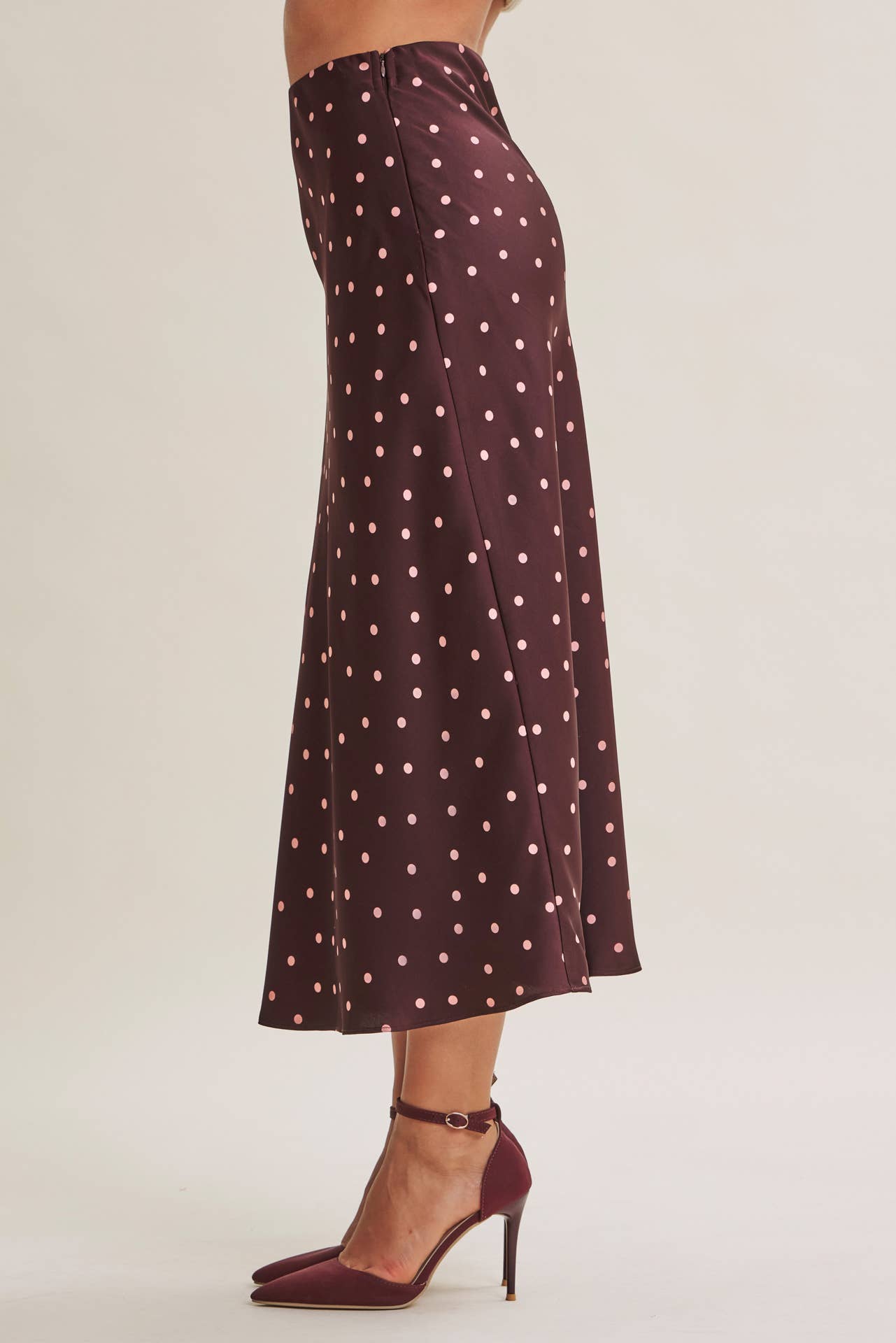 NOSTALGIC AND MODERN SATIN POLKA DOT BIAS MIDI SKIRT: CAMEL/BEIGE / L