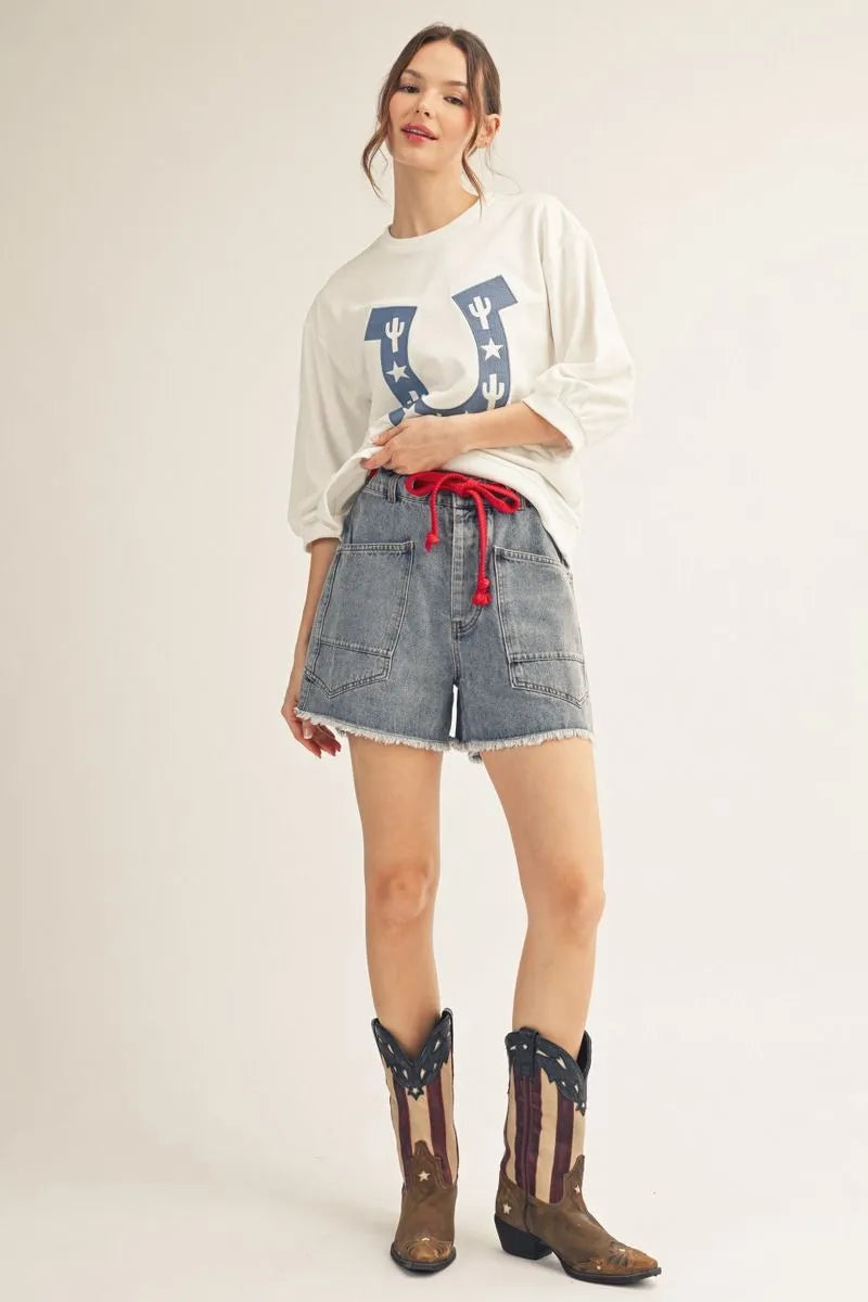 Washed Denim Frayed Hem Shorts w/Red Belt
