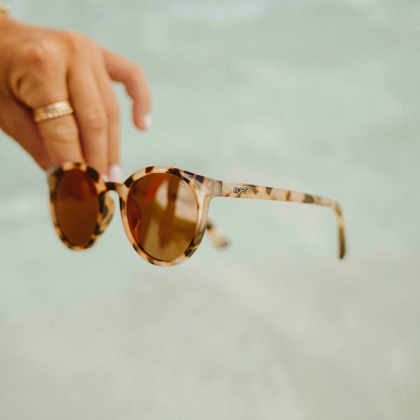 HERON BLUSH Polarized Round Fashion Sunglasses: Blush