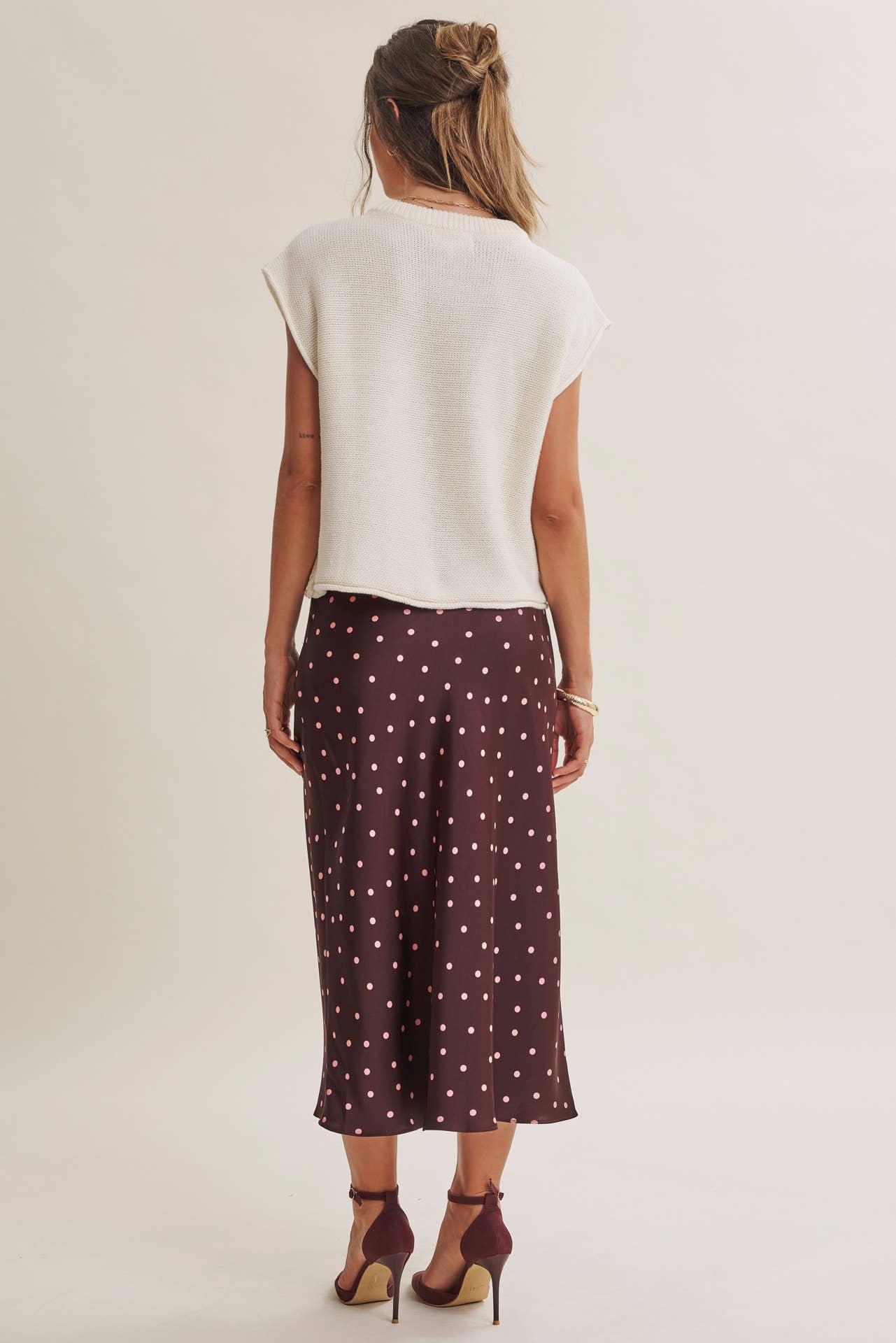 NOSTALGIC AND MODERN SATIN POLKA DOT BIAS MIDI SKIRT: CAMEL/BEIGE / L