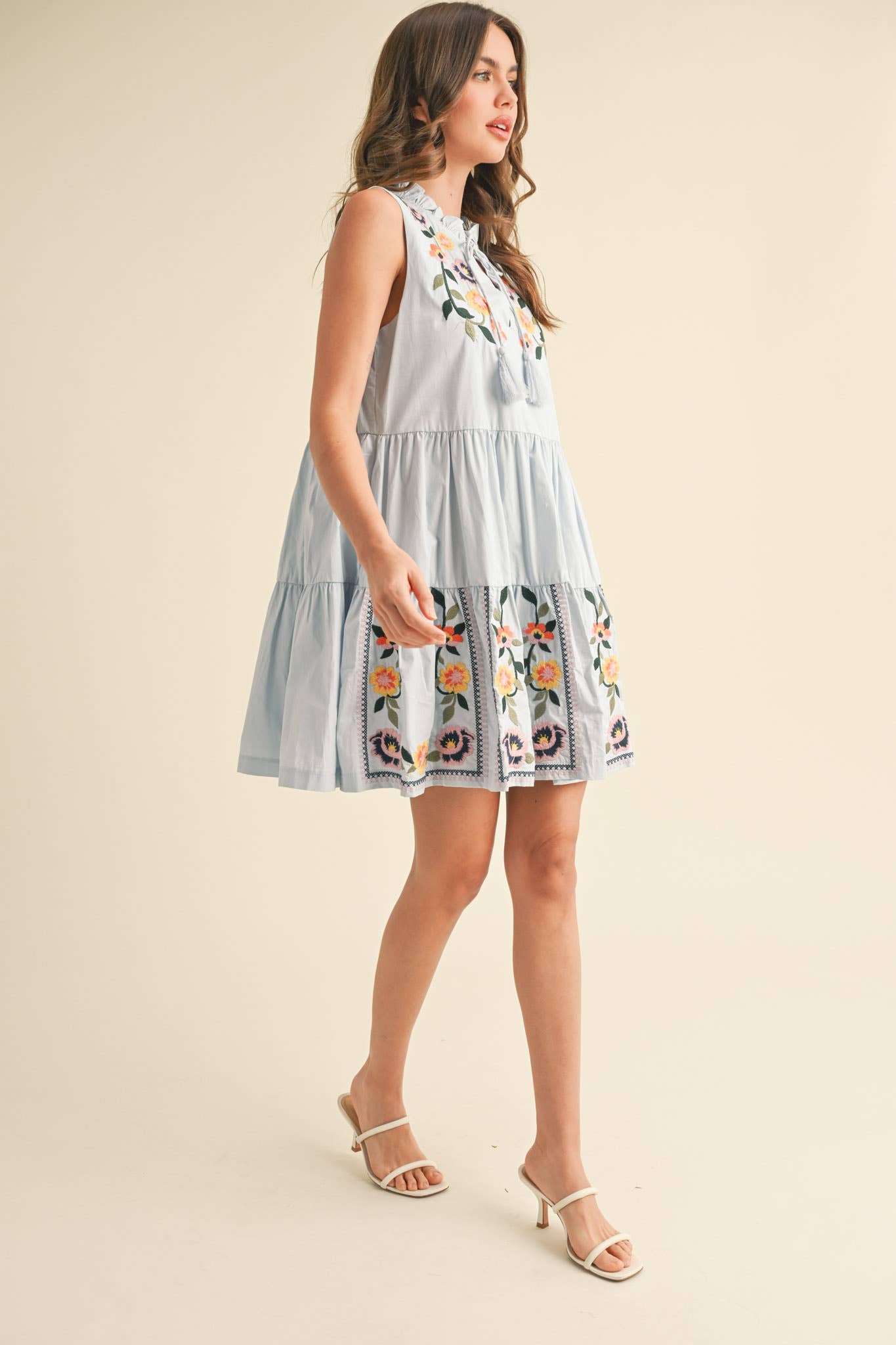 FLORAL EMBROIDERY TIERED MINI DRESS MDR3841: Off White